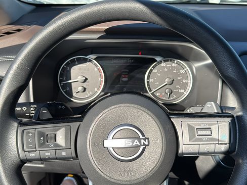 Certified 2023 Nissan Rogue SV image 9