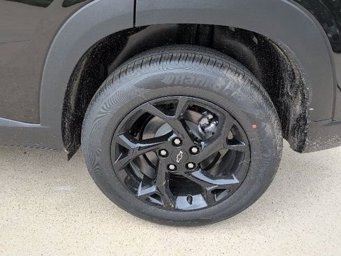 New 2026 Chevrolet Trax LT w/ Driver Confidence Package FWD image 3