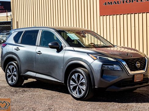 Used 2023 Nissan Rogue SV image 1