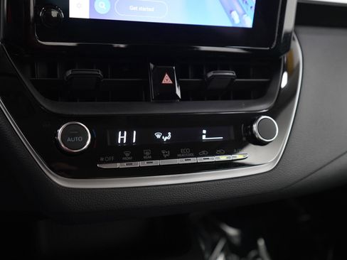 Used 2025 Toyota Corolla LE image 20