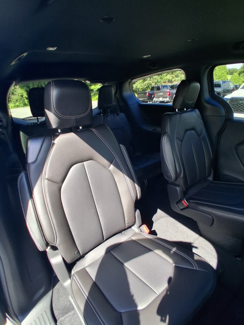 New 2027 Chrysler Pacifica Select AWD/4WD image 15