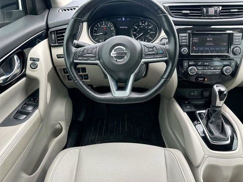Used 2021 Nissan Rogue Sport SL FWD image 8