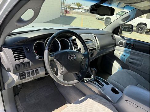 Used 2010 Toyota Tacoma 2WD Access Cab image 10