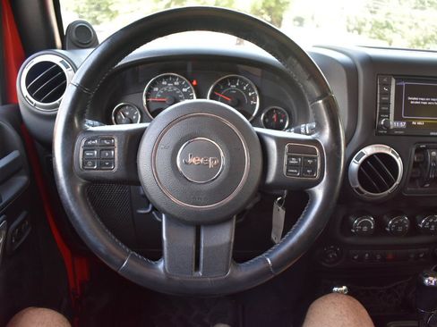 Used 2014 Jeep Wrangler Unlimited Rubicon w/ Connectivity Group AWD/4WD image 25