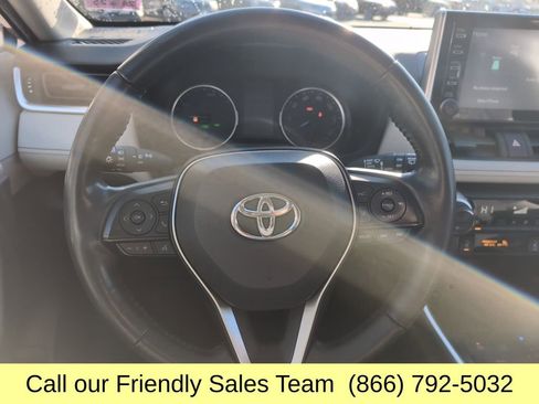 Used 2021 Toyota RAV4 XLE image 17