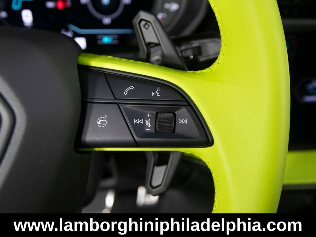 Used 2026 Lamborghini Urus S AWD/4WD image 19