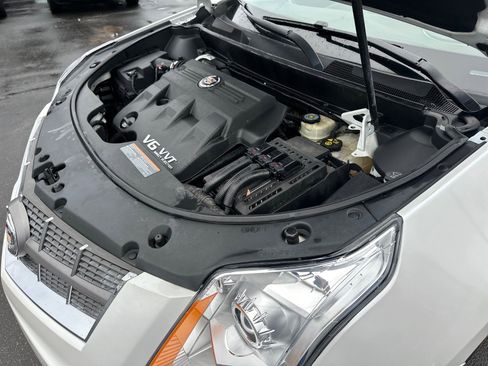 Used 2011 Cadillac SRX Luxury image 16