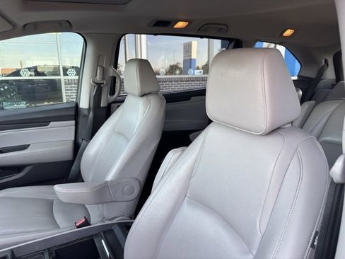 Used 2018 Honda Odyssey EX-L image 12