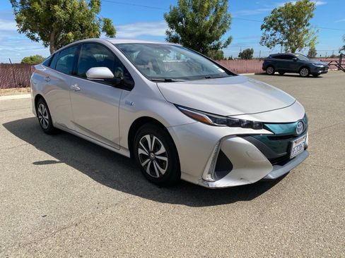 Used 2018 Toyota Prius Prime Plus FWD image 4
