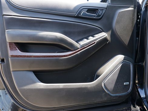 Used 2019 GMC Yukon XL SLE w/ SLE Value Package image 17