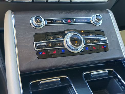 Used 2023 Lincoln Aviator Reserve w/ Elements Package Plus image 18