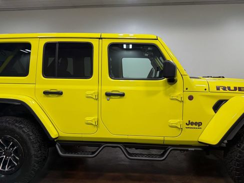 Used 2024 Jeep Wrangler Unlimited Rubicon AWD/4WD image 32