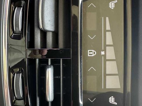 New 2025 Volvo XC90 B6 Plus w/ Protection Package Premier image 19