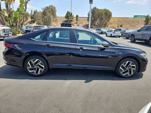 Used 2023 Volkswagen Jetta SEL FWD image 4