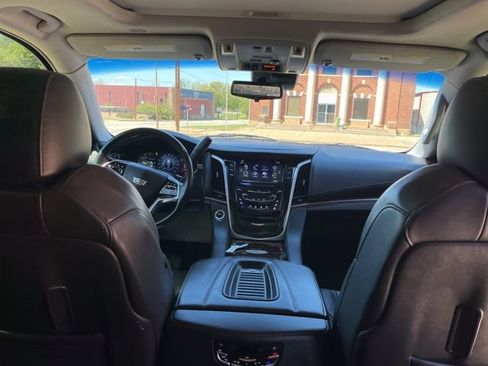 Used 2020 Cadillac Escalade Luxury AWD/4WD image 25