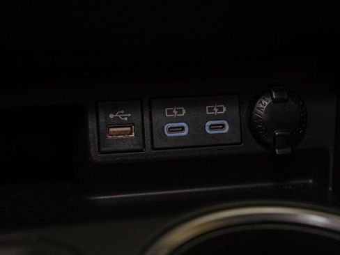 Used 2023 Toyota Highlander LE image 16