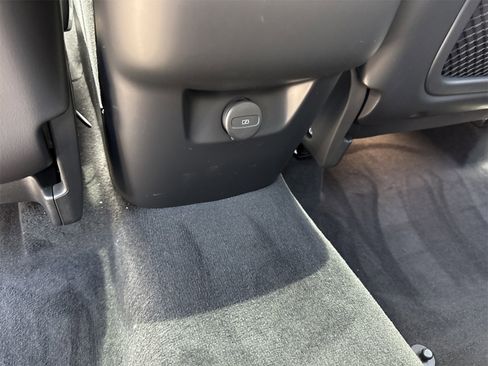 New 2026 Volvo XC90 B6 Core w/ Protection Package image 15