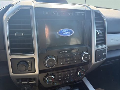 Used 2020 Ford F350 Lariat w/ Chrome Package image 9