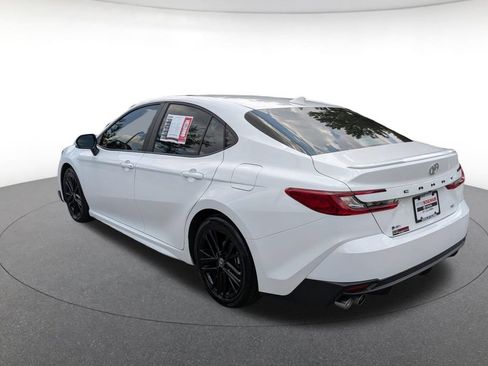 Used 2025 Toyota Camry SE FWD image 4