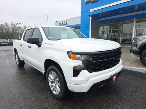 Used 2023 Chevrolet Silverado 1500 Custom image 1
