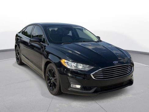 Used 2019 Ford Fusion SE w/ Equipment Group 151A FWD image 4