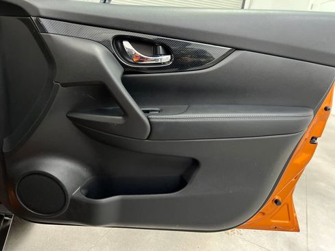 Used 2017 Nissan Rogue SL AWD/4WD image 25