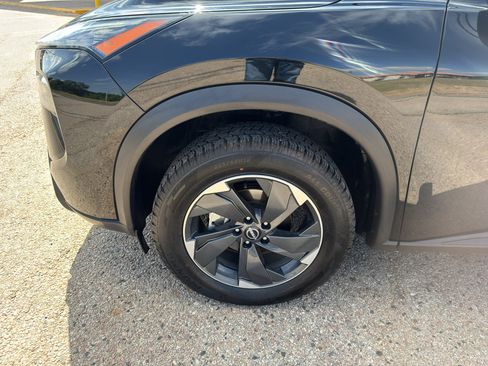Used 2025 Nissan Rogue SV AWD/4WD image 14