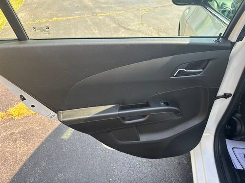 Used 2018 Chevrolet Sonic LT w/ Convenience Package FWD image 9