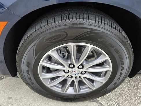 Used 2023 Buick Enclave Essence image 10