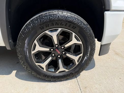 Used 2018 GMC Sierra 1500 SLT AWD/4WD image 71