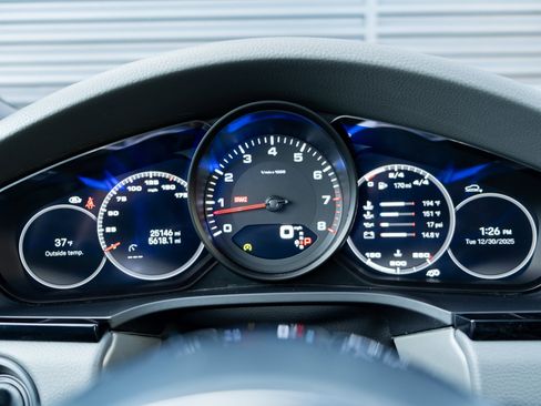 Certified 2023 Porsche Cayenne Coupe image 24