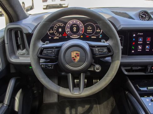 Used 2025 Porsche Cayenne GTS AWD/4WD image 14