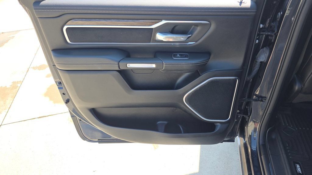 Used 2019 RAM 1500 Laramie AWD/4WD image 19