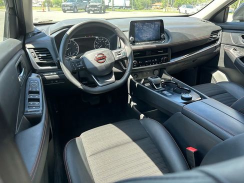 Used 2025 Nissan Rogue SV w/ Rock Creek Premium Package AWD/4WD image 4