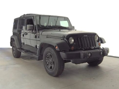 Used 2013 Jeep Wrangler Unlimited Sport image 2