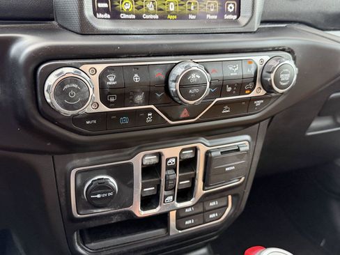 Used 2023 Jeep Wrangler Unlimited Sahara w/ Cold Weather Group AWD/4WD image 24