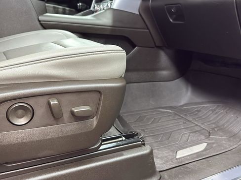 Used 2023 GMC Yukon XL SLT image 25