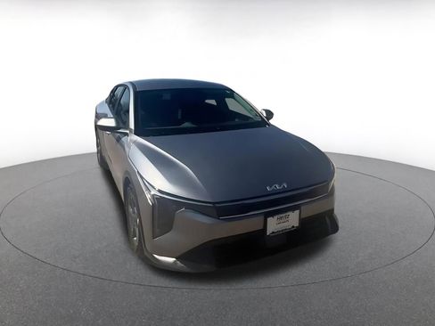 Used 2025 Kia K4 LXS image 3