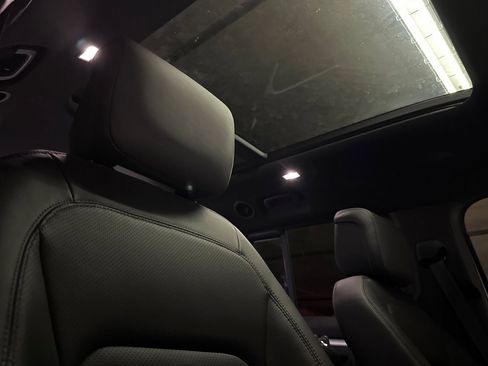 New 2025 Land Rover Defender 130 X-Dynamic SE image 24