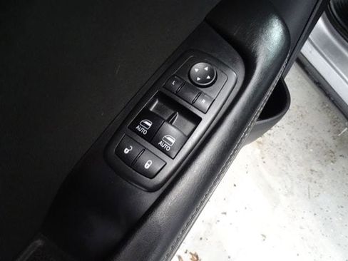 Used 2017 Dodge Challenger SXT image 10