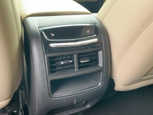 Used 2018 Cadillac XT5 Premium Luxury FWD image 10