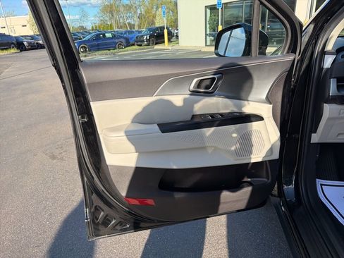 Used 2024 Kia Carnival LX FWD image 27