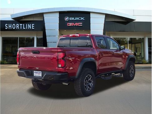 Used 2025 Chevrolet Colorado ZR2 w/ Technology Package AWD/4WD image 3