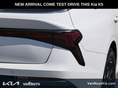 Used 2025 Kia K5 LXS FWD image 4
