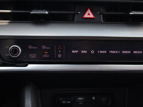 Used 2024 Kia Sportage EX FWD image 12