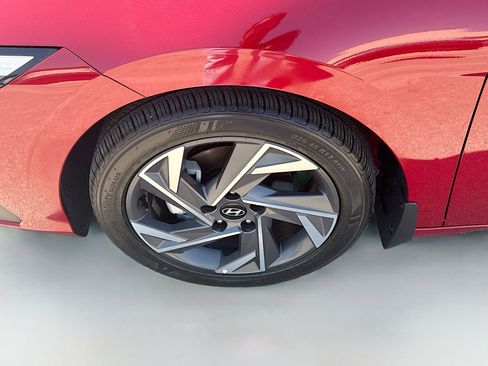 Used 2025 Hyundai Elantra Sport FWD image 33