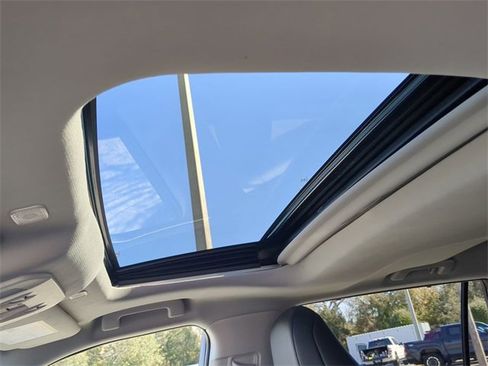 Certified 2025 Toyota Highlander XLE image 20