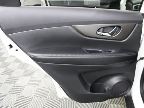 Used 2015 Nissan Rogue SV AWD/4WD image 50