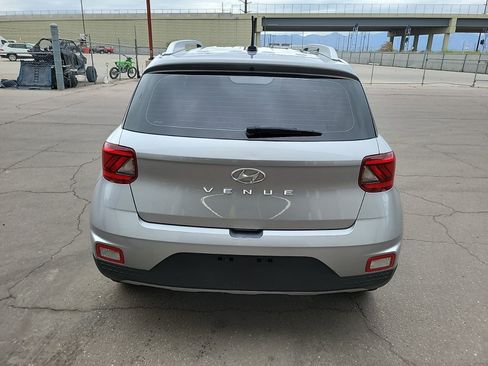 Used 2024 Hyundai Venue SEL FWD image 8