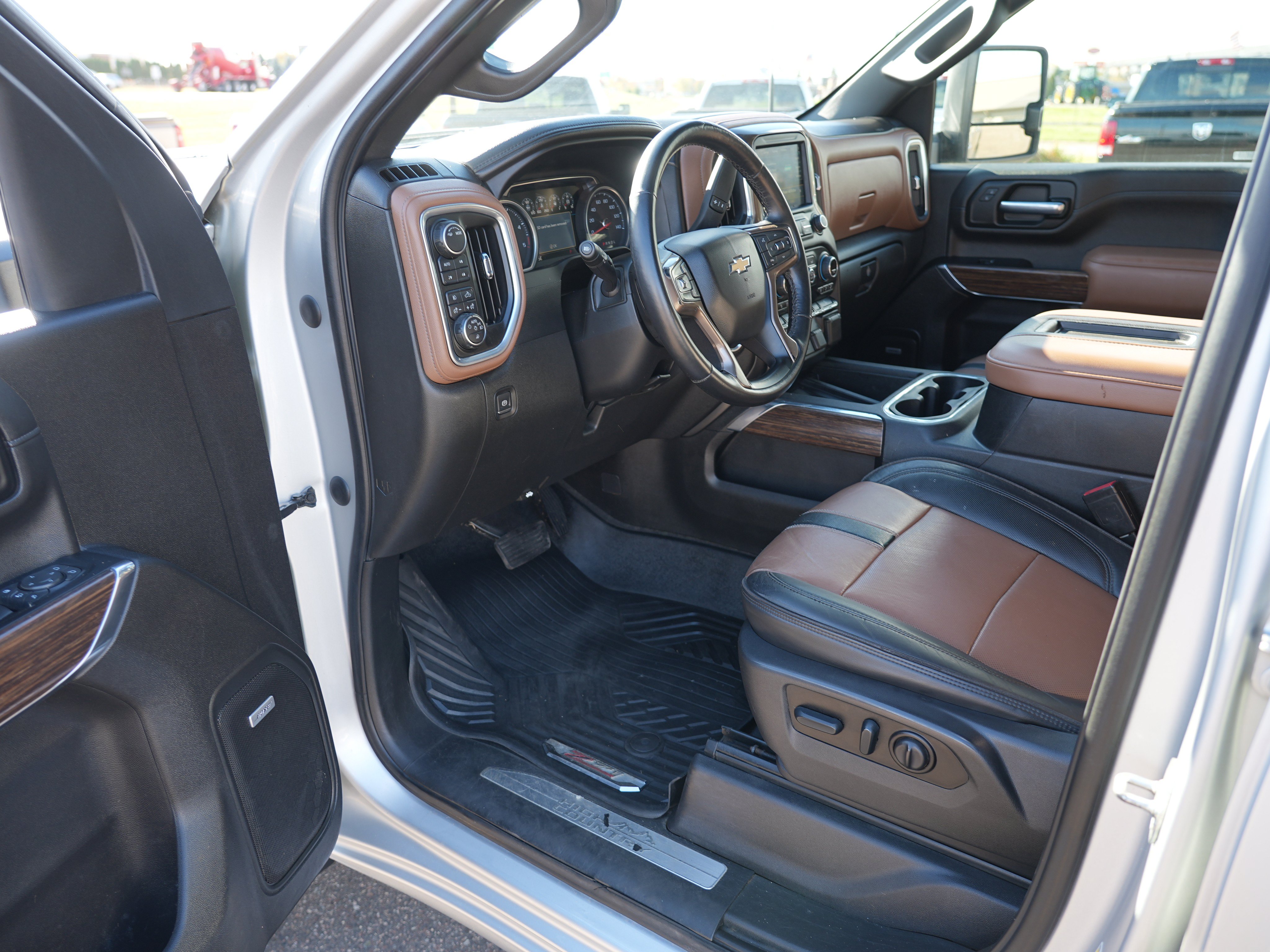 Used 2022 Chevrolet Silverado 2500 High Country w/ Safety Package II AWD/4WD image 13